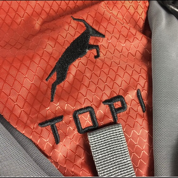 topi hydration pack